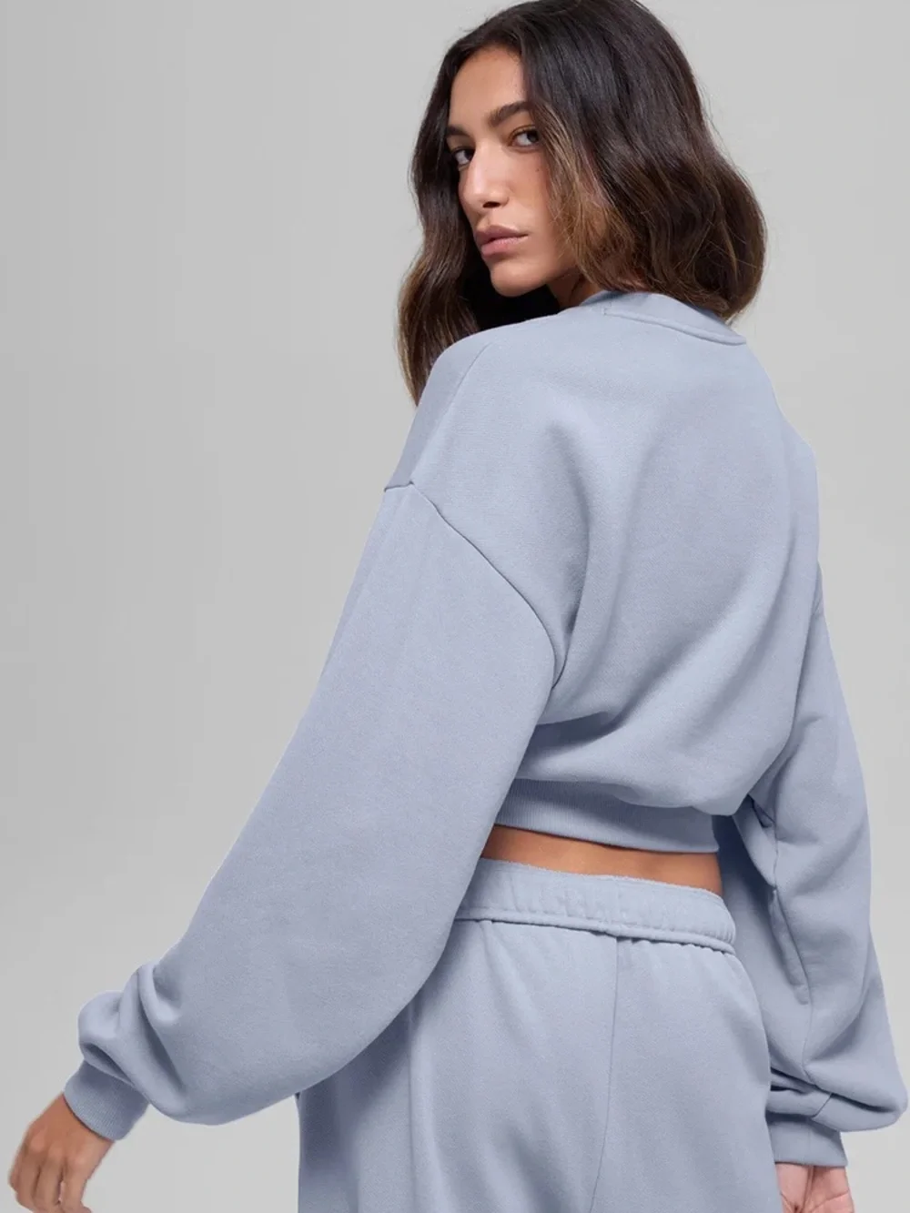ALO Yoga Cropped Accolade Crewneck in Winter Frost - S EST.